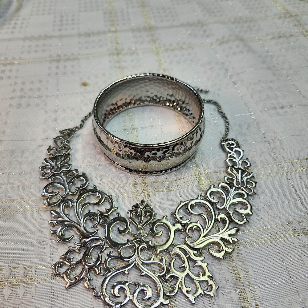 Source Unknown Silver-Tone Filigree Necklace and Bangle Set